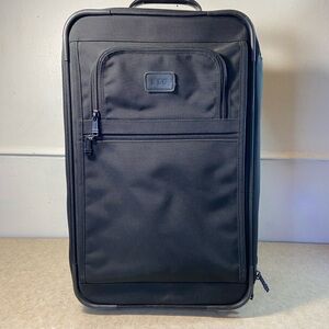 TUMI 22" Wheeled Upright Luggage. Style 2279D3. Very Good.